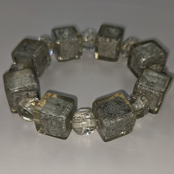 VTG CUBE & ROUND CLEAR W/ SILVER GLITTER & FOIL LUCITE BEAD STRETCH BRACELET - Picture 7 of 9